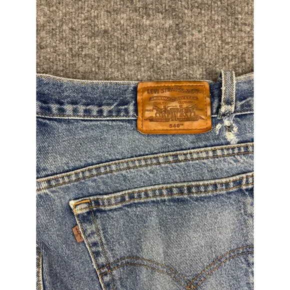 Vintage Levi's 540 Relaxed Jeans Men's W40 Blue Denim Tapered Leg Leather Patch - Picture 11 of 13